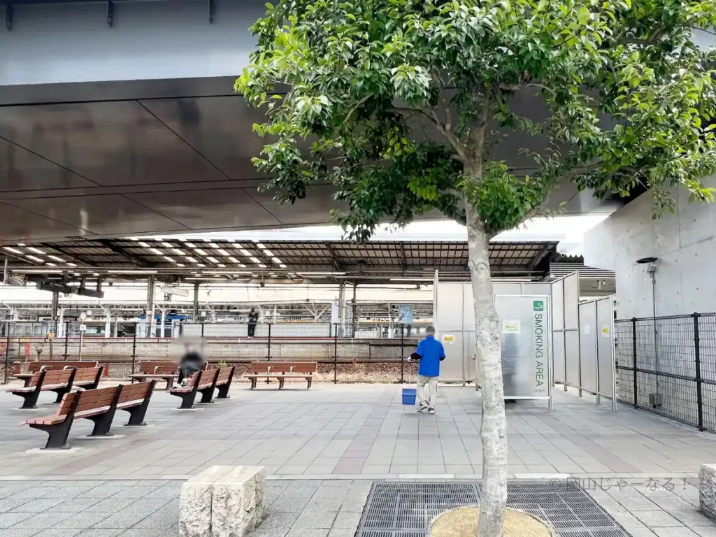 岡山駅西口の喫煙所