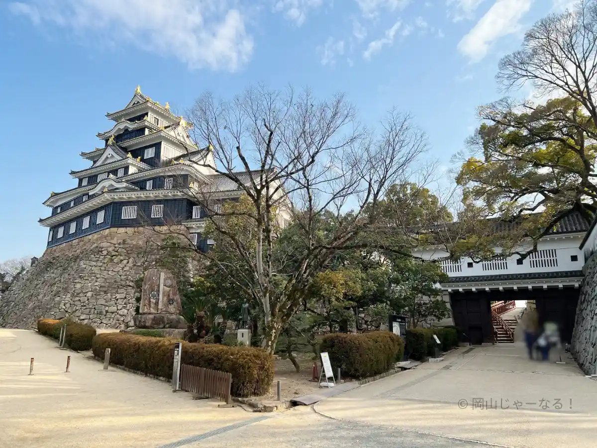 岡山駅から岡山城への行き方の雰囲気カット。岡山城の天守閣