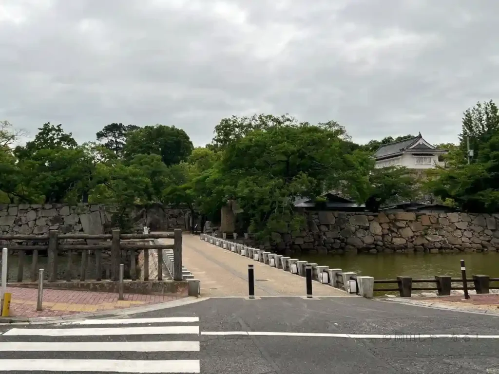 岡山城の南側の目安橋