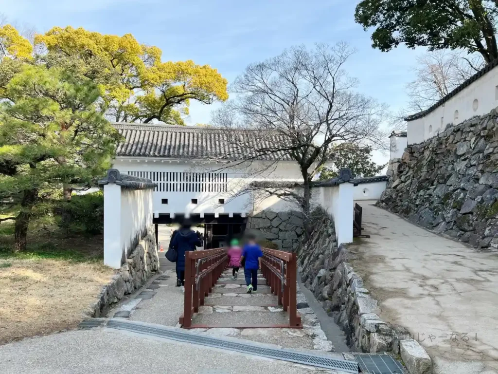 天守へ向かう左手前の案内のない近道