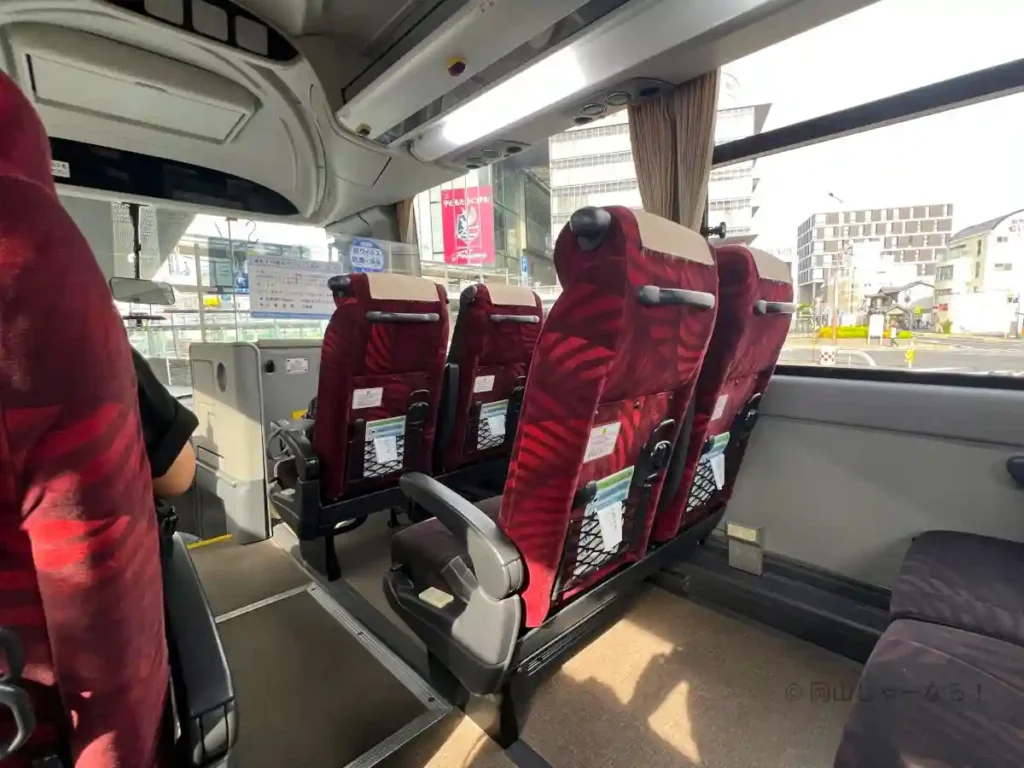 岡山〜神戸高速バスの車内座席