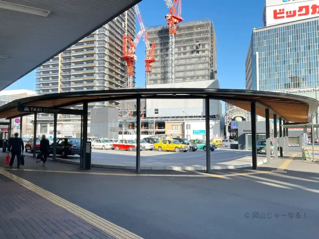 岡山駅東口タクシー乗り場の風景