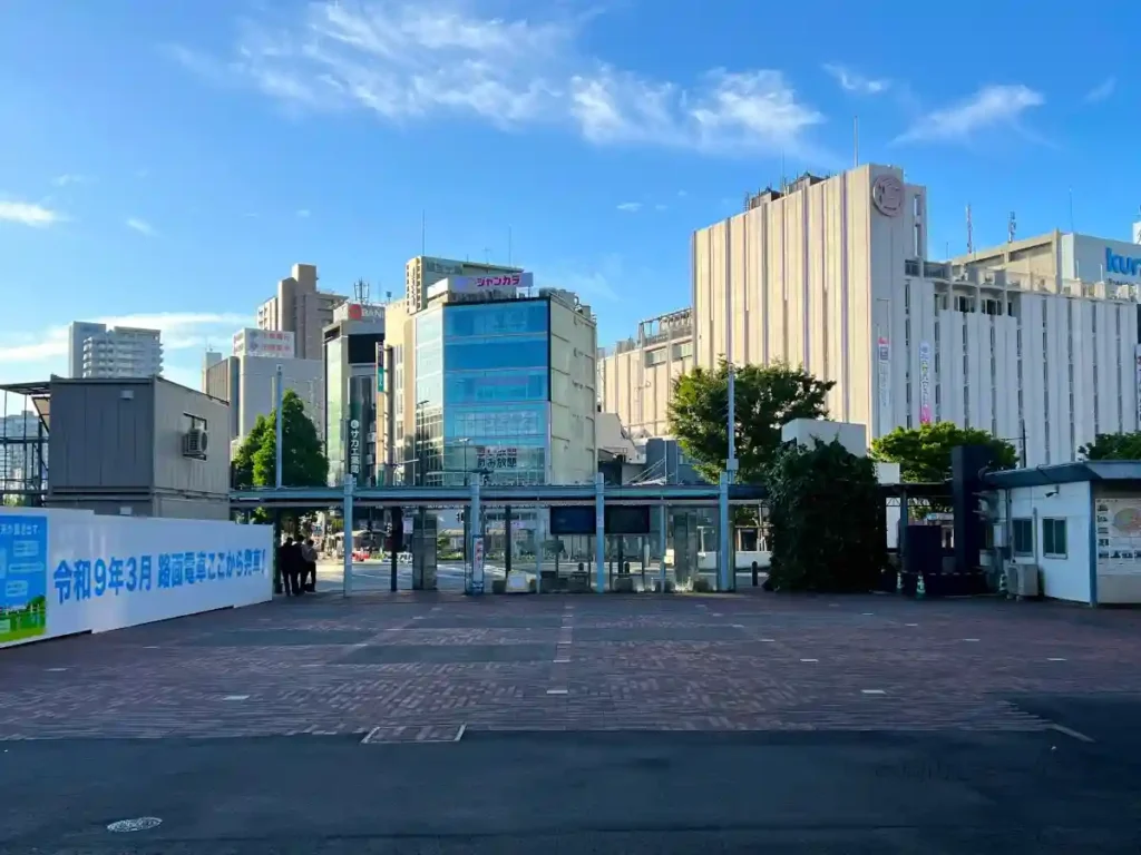 岡山駅側から見た東口バス乗り場の様子