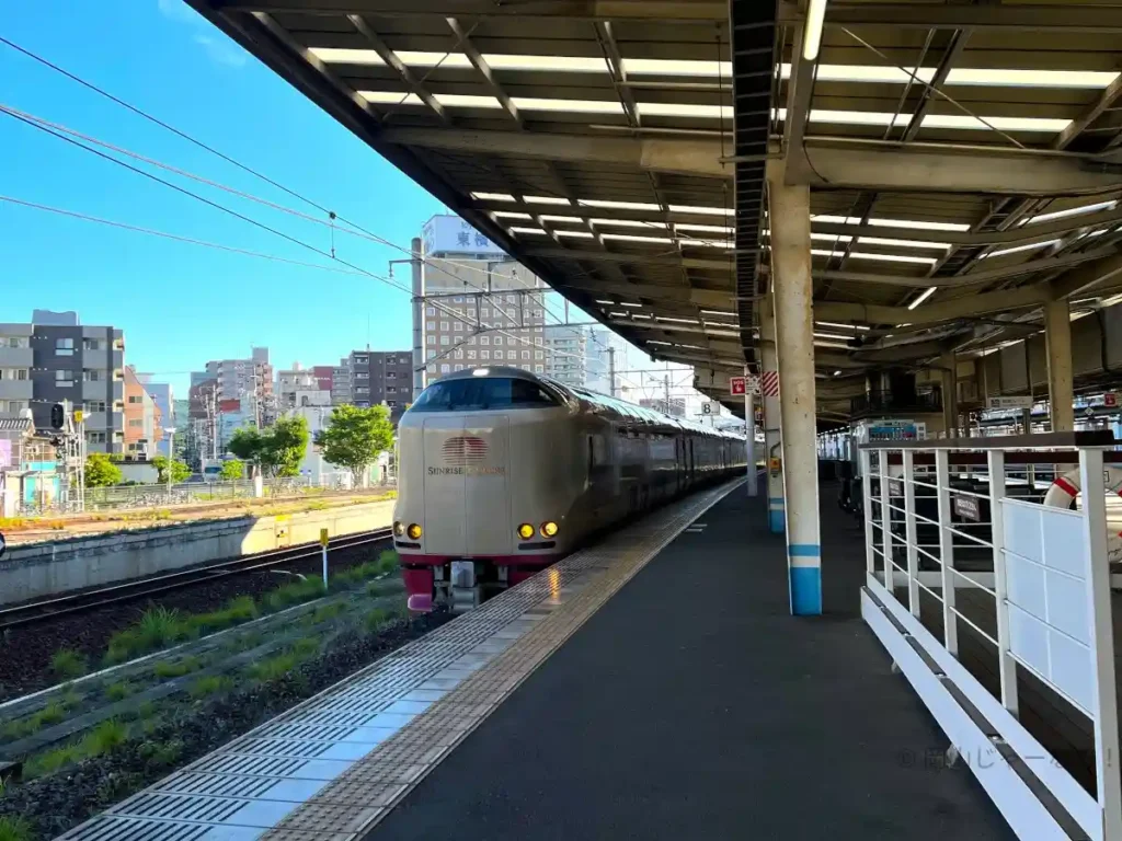 岡山駅に到着するサンライズ瀬戸・出雲