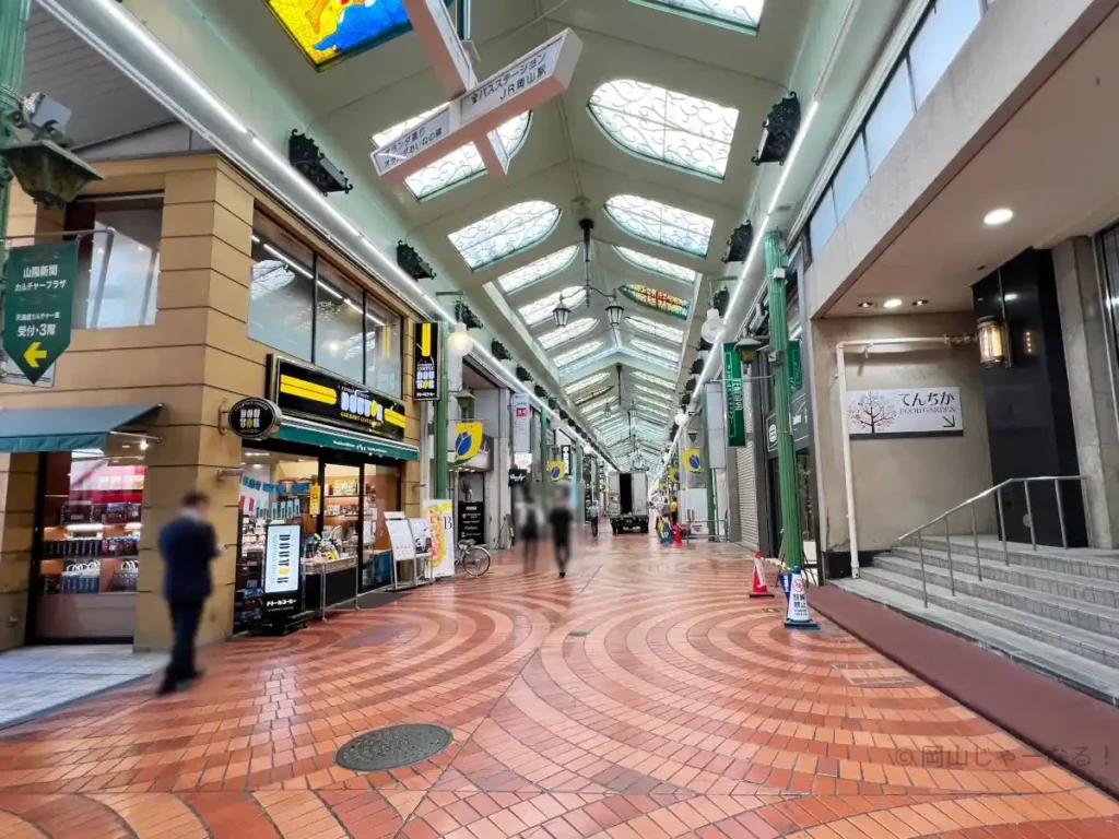岡山市中心部にある表町商店街のアーケード