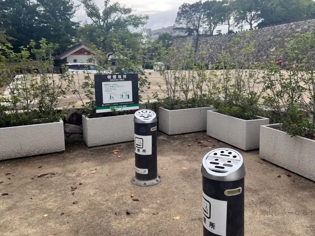 烏城公園南側の公共トイレ付近にある喫煙所