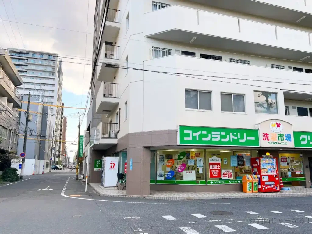 岡山市北区蕃山町8-10のアーバンライフまつだ1階にあるコインランドリー