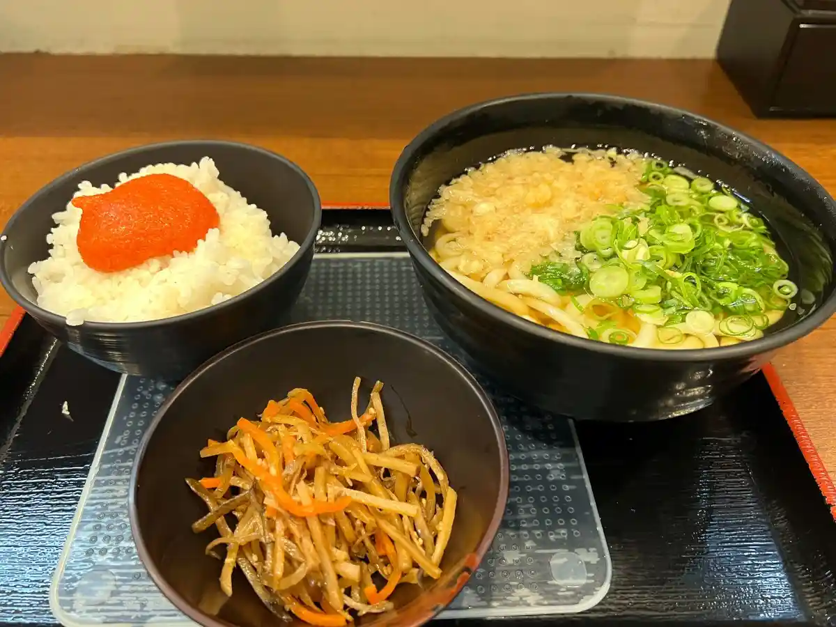 めん処 吉備の朝うどんセット うどんと明太子ごはん、小鉢