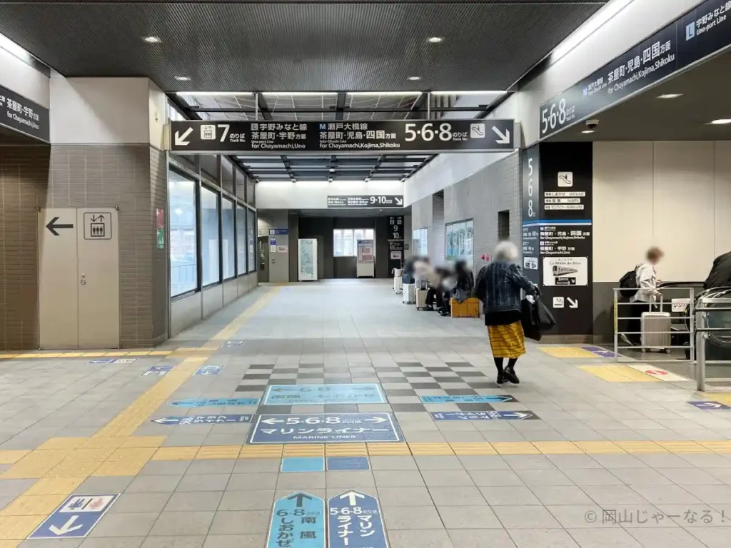 岡山駅の在来線コンコースにある5・6・7・8番のりばへの案内表示