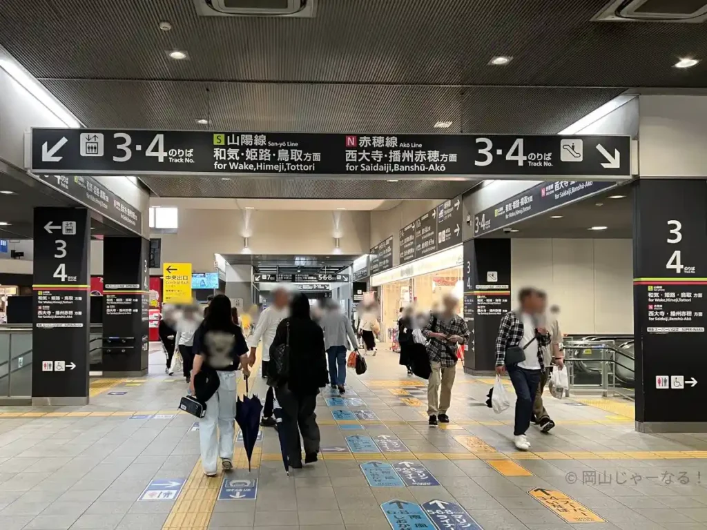 在来線コンコースの3番のりば・4番のりばの案内