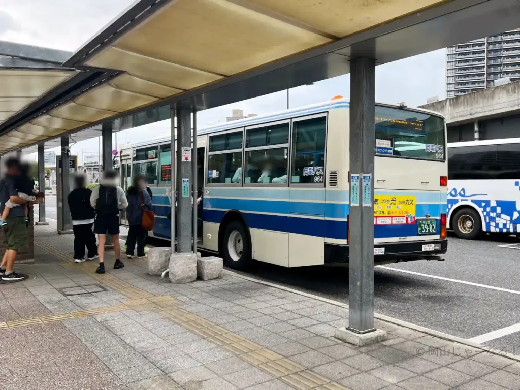岡山駅西口22番乗り場のバス