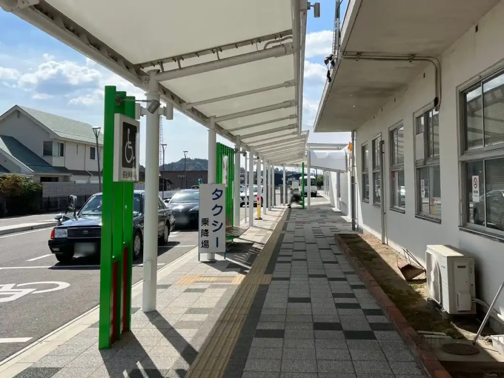 長船駅前のタクシー乗り場