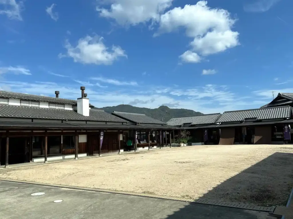 備前長船刀剣博物館の敷地内に並ぶ工房